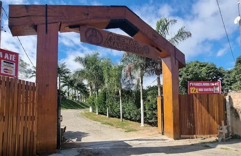 Fachada da loja Alemão Madeiras em Caçapava